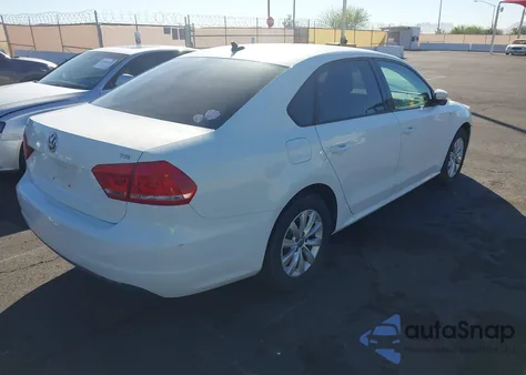 2014 Volkswagen Passat 1.8T Wolfsburg Edition z USA, uszkodzony, nr VIN 1VWAT7A38EC095360